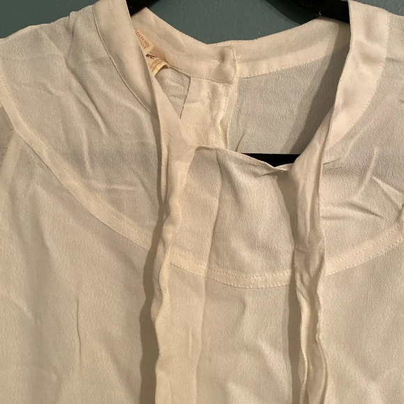 April Cornell cream women’s blouse - medium - back buttons - front tie - Picture 4 of 6